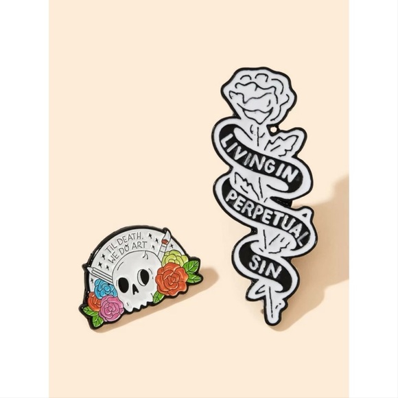 SHEIN Jewelry - One Peice Skeleton & Flowers Brooch 🖤